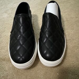 Black shoes (soda brand)